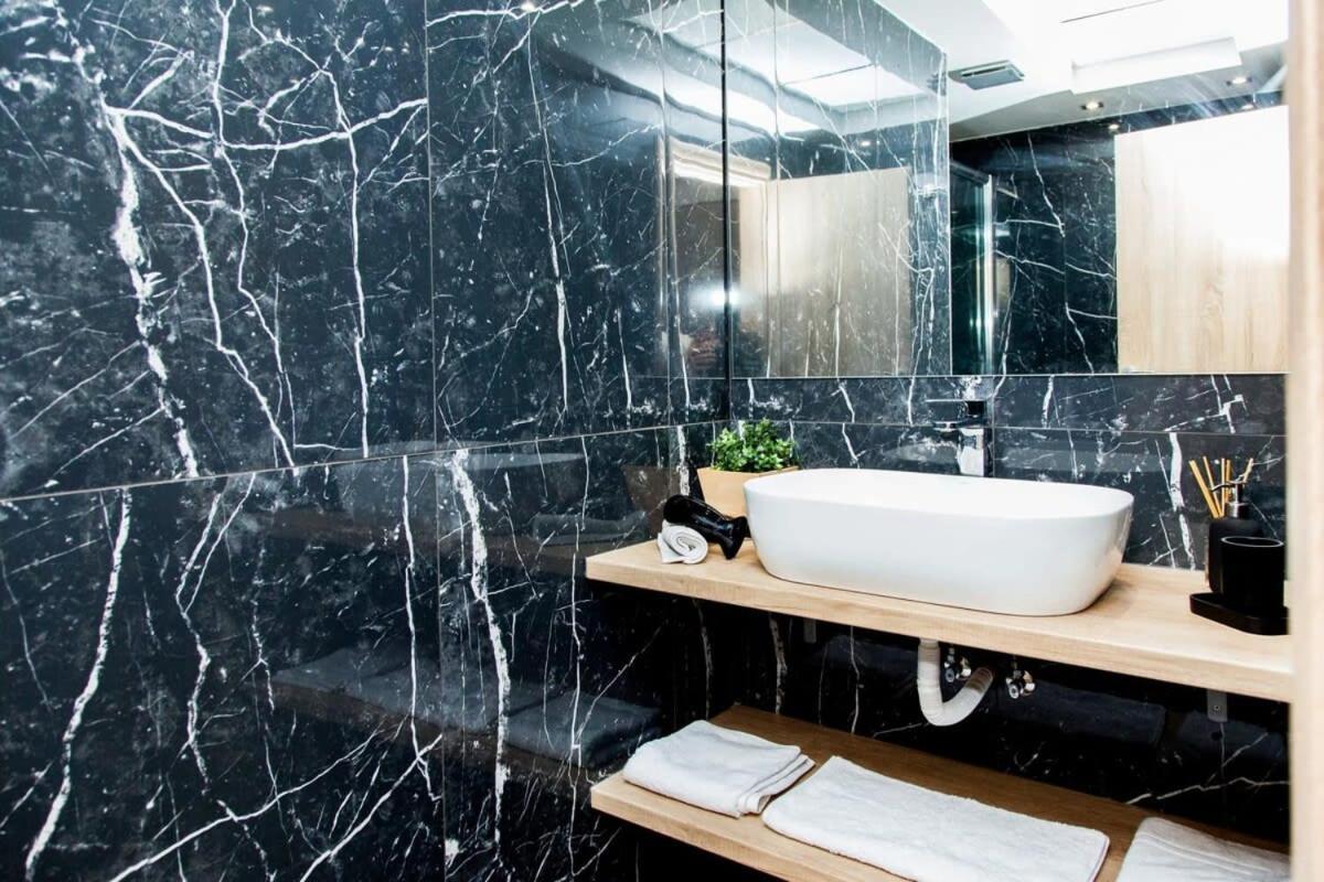 Contemporary And Chic Apartment In Central เอเธนส์ ภายนอก รูปภาพ